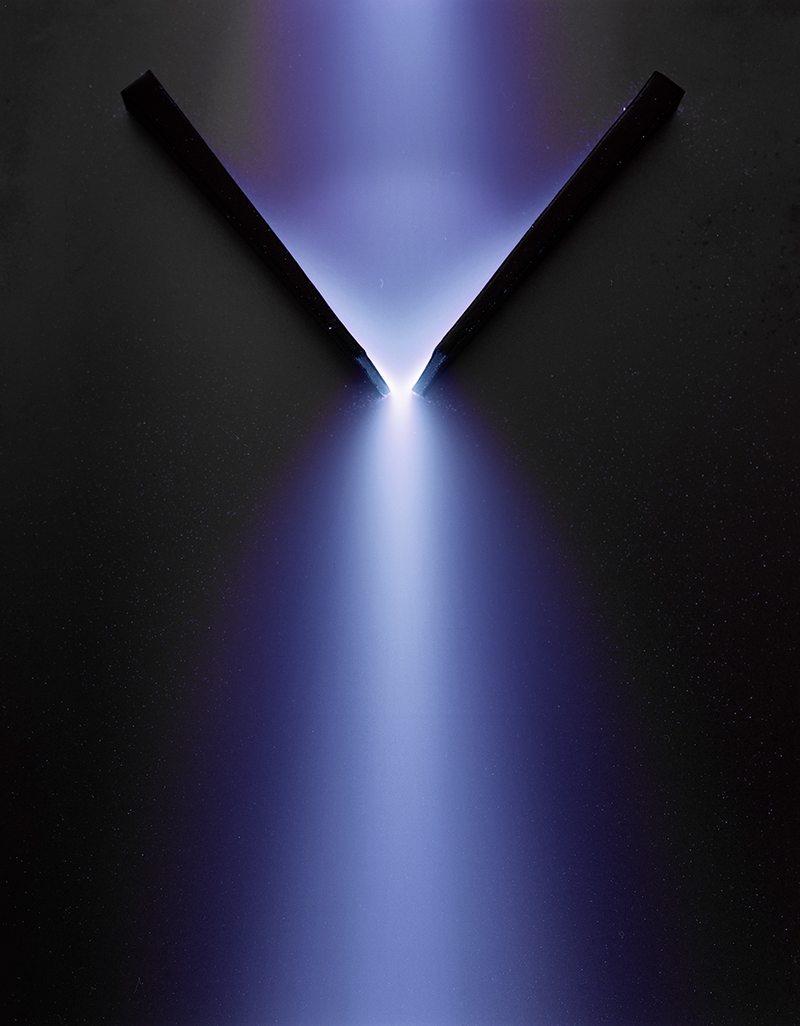Illustration for article titled Photos of Science Experiments are Mysterious and Dazzling
